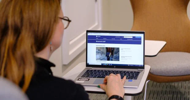  A parliamentary colleague looking at the ParliNet homepage on a laptop.