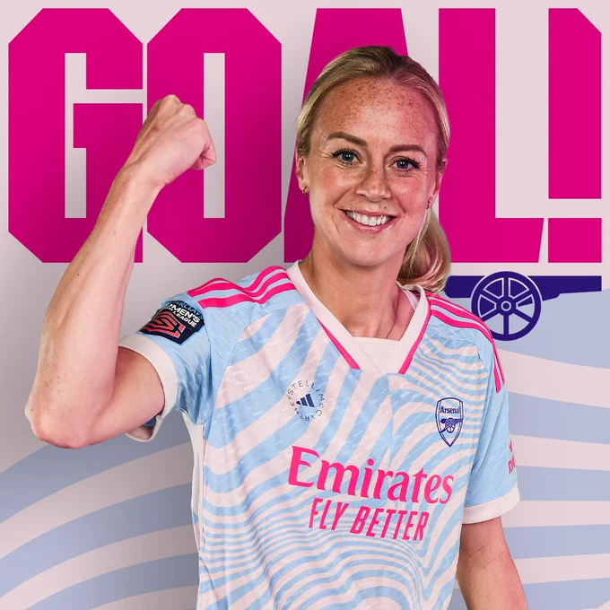 Amanda Ilestedt scores from a corner