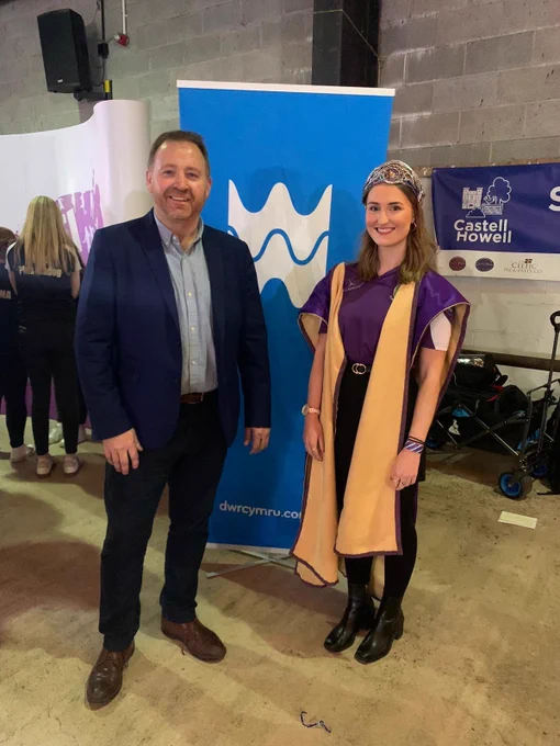 Welsh Water's Alwyn Roberts with Crown winner Alaw Fflur Jones