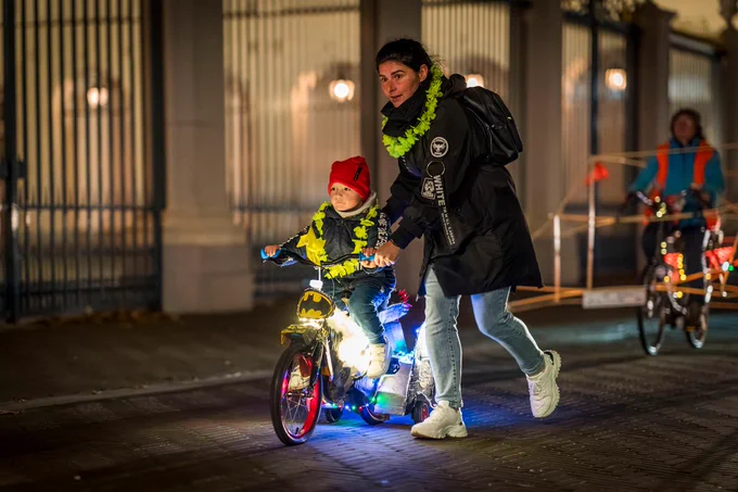 'Bicycle Light Parade' in The Hague: child cycling