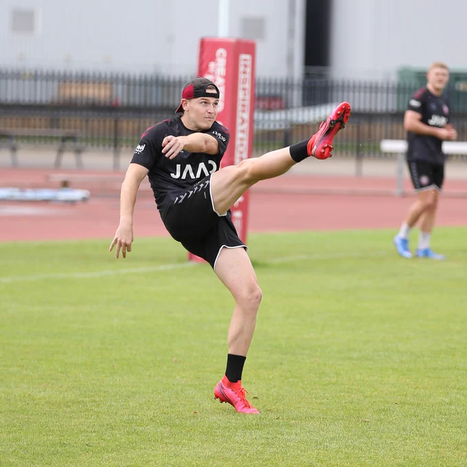 Jai Field puts up a high bomb in training.