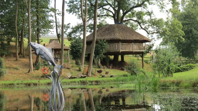 Idyllic Tree House Luxury Retreat set in rural Worcestershire. Private & secluded with lakes, abundance of wildlife, hot tub & firepit