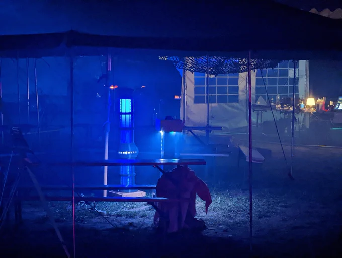 Der Stratum 0 Warp-Kern bei Nacht.