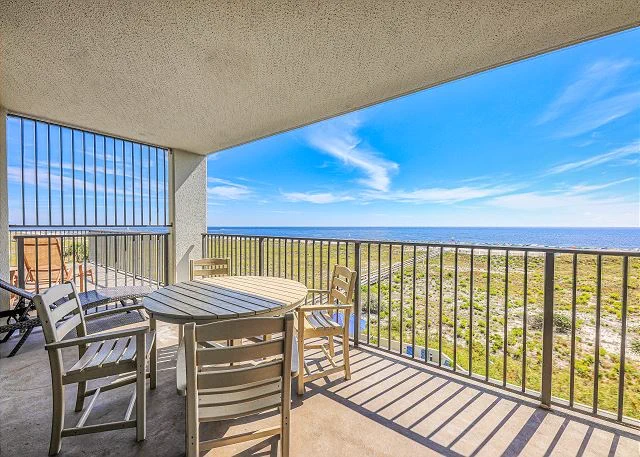 The stunning views from this Orange Beach condo include the Gulf and Pass, allowing you to catch all the boats going in and out of the Pass! ID 262945 OwnerDirect.com