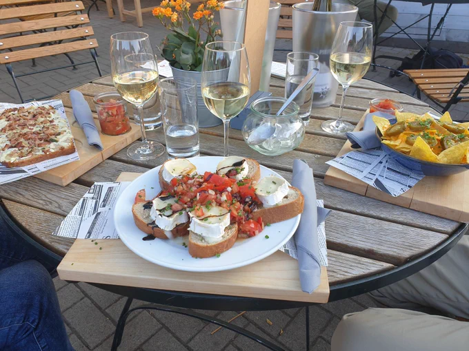 Essen mit Wein