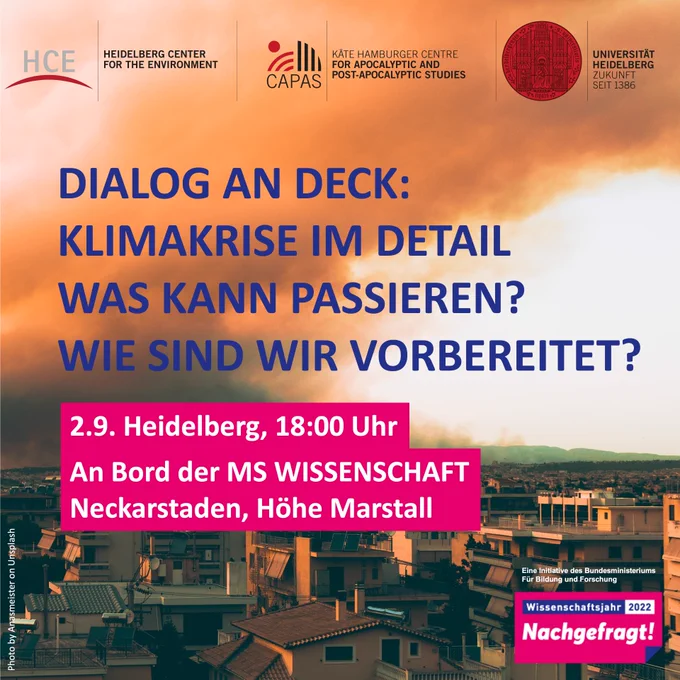 Foto einer Stadt mit Rauch im Hintegrund. Oben sind die Logos der Universität Heidelberg, von CAPAS und HCE angebracht, unten das Logo des Wissenschaftsjahrs 2022 Nachgefragt. Der Text auf dem Foto lautet: Dialog an Deck: Klimakrise im Detail. Was kann passieren? Wie sind wir vorbereitet? 2.9. Heidelberg, 18:00 Uhr, An Bord der MS Wissenschaft, Neckarstaden, Höhe Marstall
