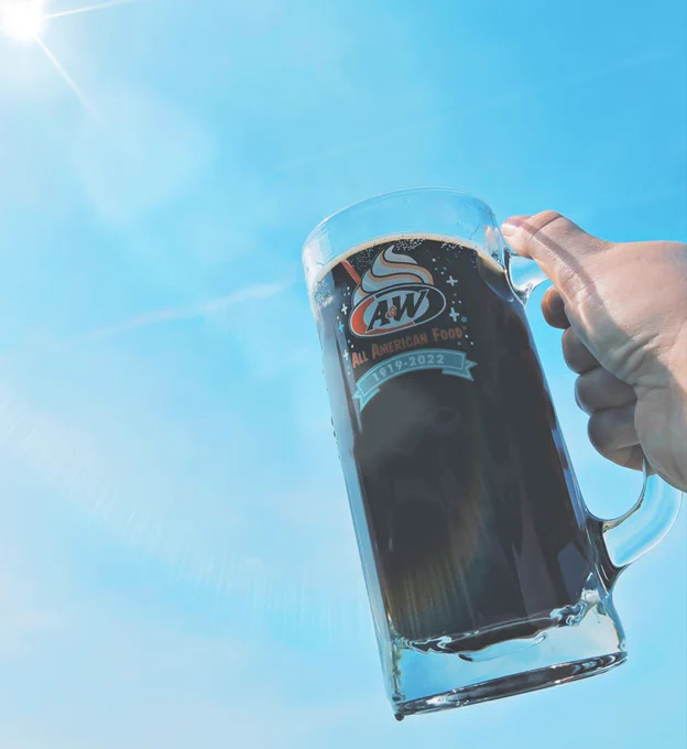 Person holding A&W 2022 Collector's Mug