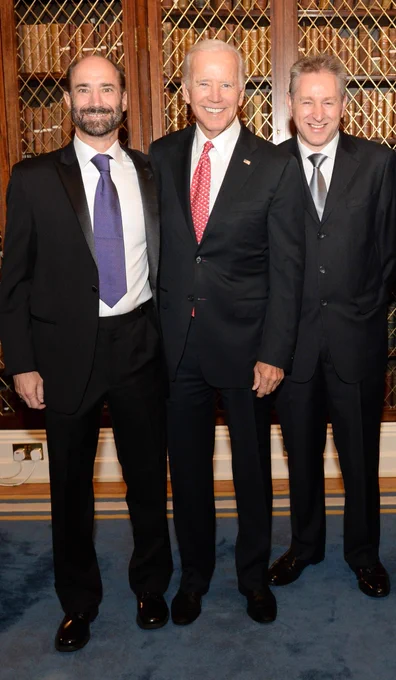 Michael Snyder, PhD @SnyderShot , President Biden @POTUS & Rob Moritz @r_l_moritz supporting healthcare & @hupo_org at the highest level. 

#snyderlab, #genetics #stanford #precisionhealthcare #genome #proteome #genome #science #plasma #Bioinformatics #POTUS #medicine #omics 
