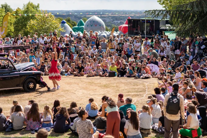 A large crowd sitting and watching Pirate Taxi performers during bOing Festival 2022