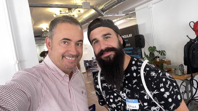 Imagen en la que aparezco haciéndome un selfie con Brais Moure.