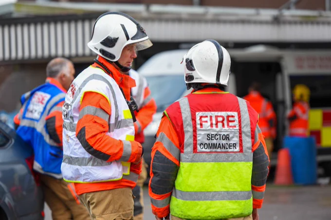 A fire incident command and sector commander liaise