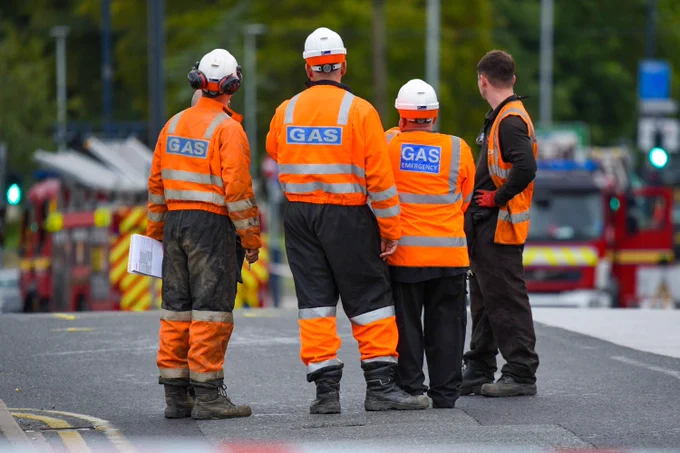 4 gas engineers assessing the incident
