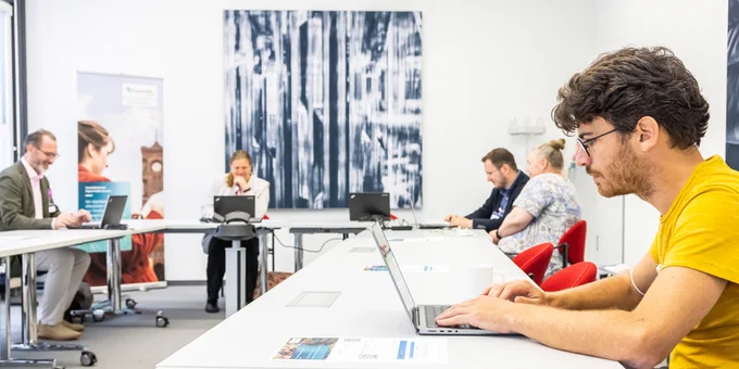 Wie Low Code-Plattformen funktionieren, konnten die Teilnehmerinnen und Teilnehmer in einem extra eingerichteten Low Code-Café des Fraunhofer FOKUS ausprobieren.