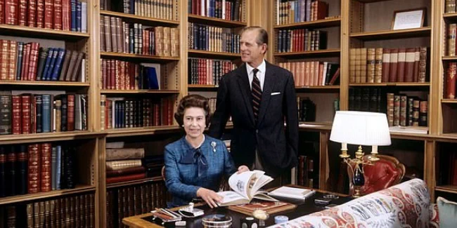 HM Queen and Prince Philip pictured in Balmoral Library in 1976 © The Royal Family