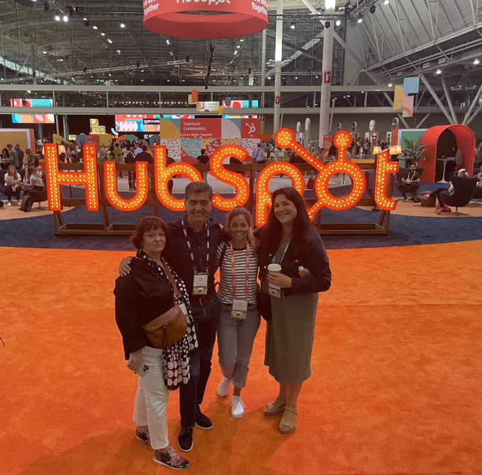 Team picture in front of the HubSpot sign