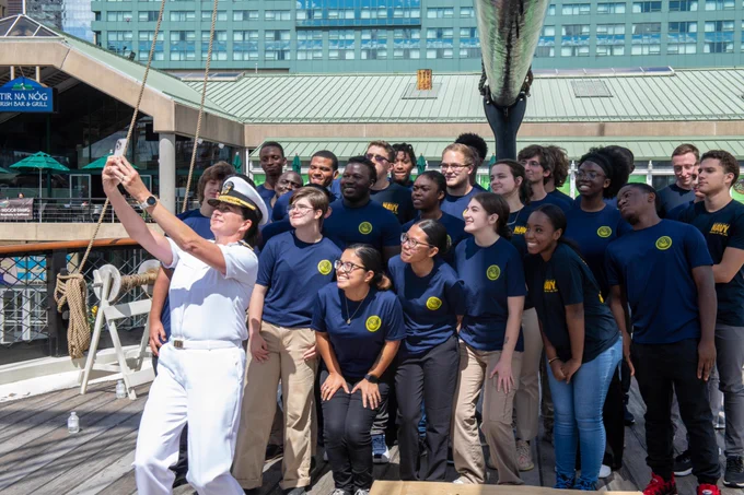Rear Adm. Nancy Lacore, commandant of Naval District Washington, celebrates with future sailors from the Baltimore area after administering the oath of enlistment aboard the historic ship USS Constellation during Maryland Fleet Week and Flyover Balimore. 📸 Mass Communication Specialist 3rd Class Maurice Brown