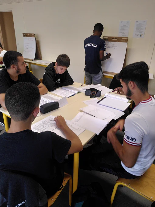 Travail en groupe à l'IUT et préparation d'un poster 