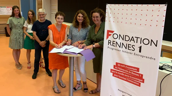 Premier plan : Sophie Gournay enseignante à l'IUT de Rennes et responsable du dispositif Créa-IUT / Laure Quatreboeufs, VP déléguée Insertion Professionnelle et Entreprenariat étudiant et membre du bureau de la Fondation Rennes 1 / Marie Pirotais CEO et Co-founder de Biosency, marraine de l'édition 2022-2023 de Créa-IUT
Second plan : Amandine Gortais et Laura Maupetit, enseignantes à l'IUT et responsables du dispositif Créa-IUT / Jacky Frérou expert-comptable, membre du comité de pilotage de Créa-IUT