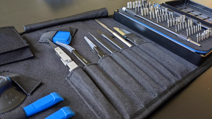 Eine Werkzeugrolle von iFixit.