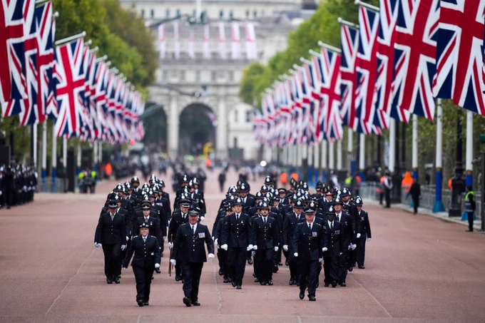Police officers take positions ahead of the Queen Elizabeth II funeral in central London.

Photo: AP Photo/Vadim Ghirda