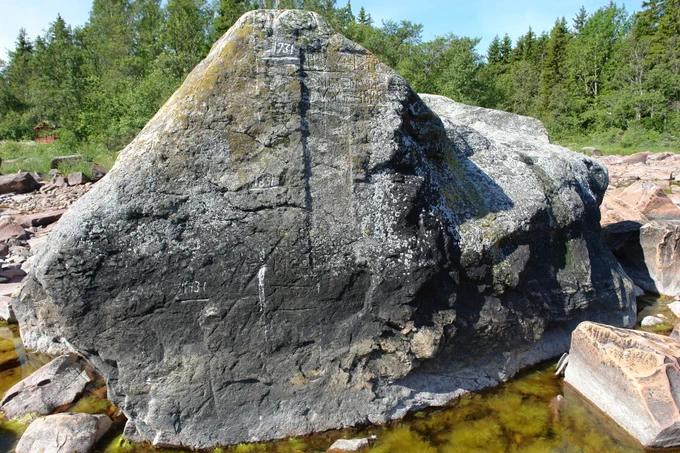 Celsius rock in the Bay of Gävle (Sweden) showing the sea level at 1731, 1831 and 1931.