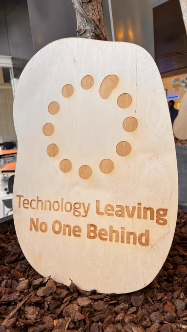 Image of wooden sign at DTU Skylab saying "Technology Leaving No One Behind".