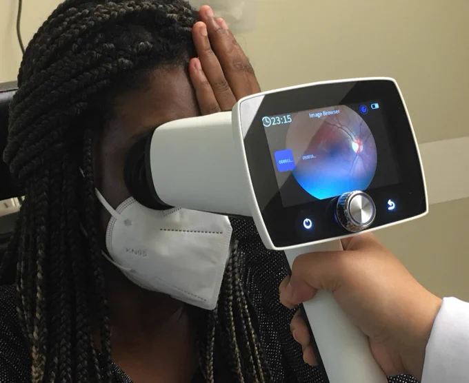 Handheld fundus photography 
