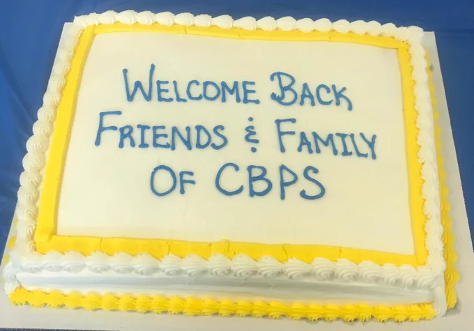 A picture of a welcome back vanilla cake.