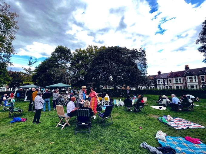 Live music in Holmewood Gardens, SW2