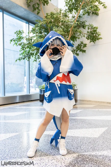 Gawr Gura from hololive cosplayed by @hamu_cotton.