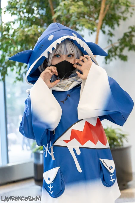 Gawr Gura from hololive cosplayed by @hamu_cotton.