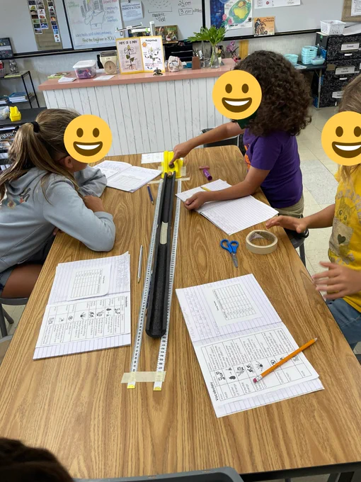 4th graders working together
