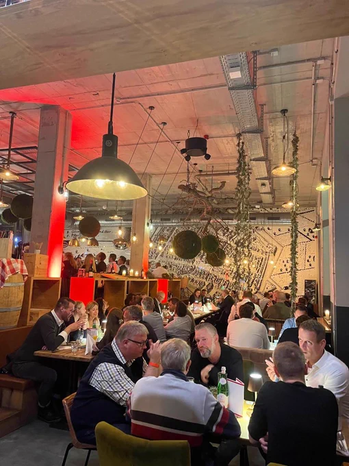Abendveranstaltung beim Partnerkongress 2022 der Versicherungsforen Leipzig. 