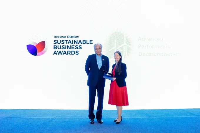 Chris Ma, Bekaert Sustainability Lead North Asia, had the honor to accept this great recognition from Bénédicte Vandorpe, Deputy Consul General of Belgium in Shanghai. 