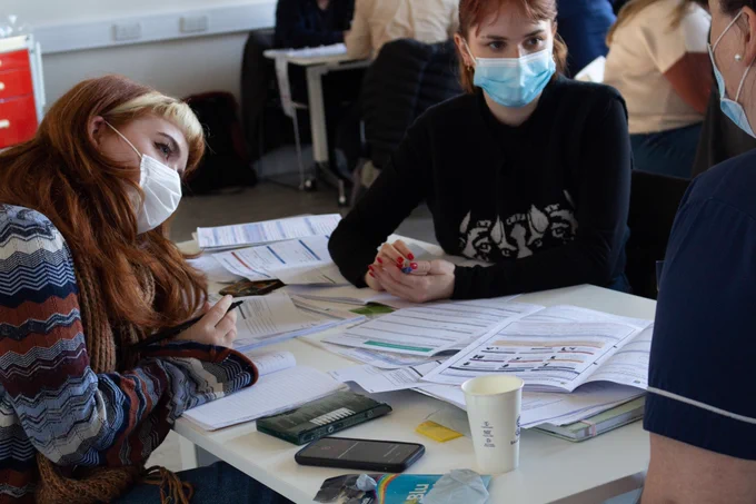 Dehlia and Fíona talking with nurse about the challenges with current nursing assessment forms. 