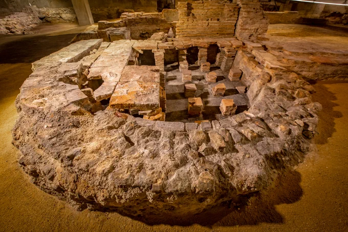 Stone remains of a Billingsgate Roman House and Baths