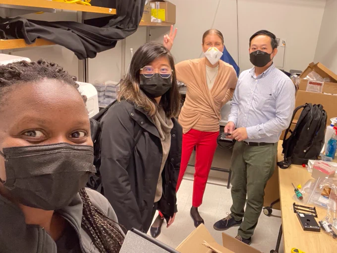 Flora (FUNR lab cheerleader) and the Agilent Team doing a selfie