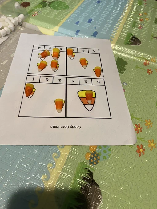 Painting pumpkins, candy corn math,  marshmallow spider webs 🎃 in a PAT visit with Mrs. Smith.
#Finemotordevelopment 
#Mathskills
 #Colorrecognition
#PatternCreativity . #Engagement