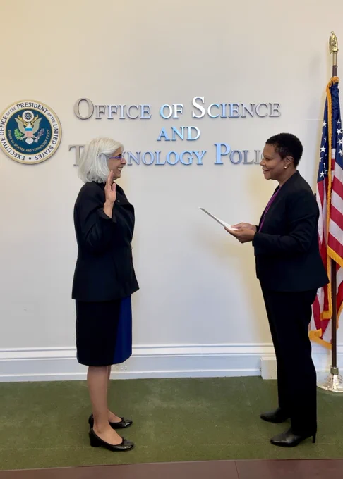 Dr. Arati Prabhakar stands facing Dr. Alondra Nelson as she swears Dr. Prabhakar in as the new director of the Office of Science and Technology Policy. 
