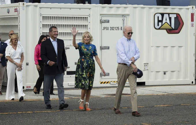 Puerto Rico Governor, Jill Biden waving and President Biden.