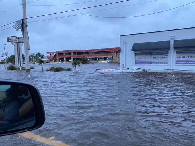Flooded in the streets of the coastal city of Englewood, Florida. (Photo courtesy of Tian Ho)