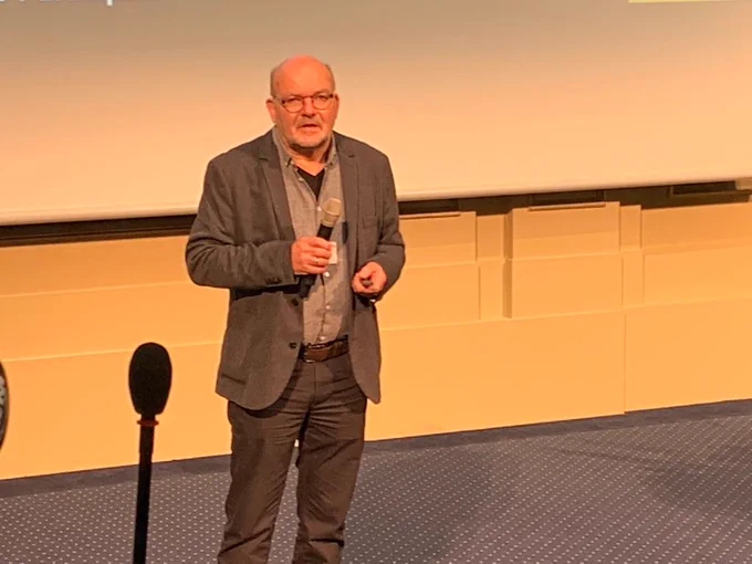 H. Ulrich Hoppe giving a presentation