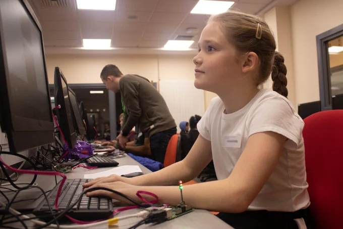 Attendee programming on screen using keyboard with raspberry pi computer