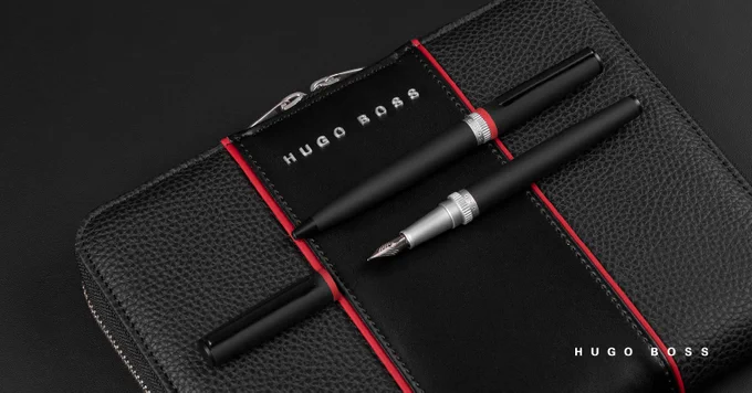 HUGO BOSS | Conference folder A5 | Gear | Black
The "Gear" line was inspired by the idea of performance, with elements drawn from the brand's distinctive activewear collection.

https://b2bgiftsshop.com/en-cn/products/conference-folder-a5-gear-black

#hugoboss #hugobossconferencefolder #hugoboss會議文件夾 #gear #conferencefolder #A5 #folder #hugoboss筆 #corporategiftsforclients 