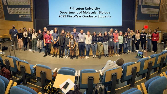 A panorama of the 2022 first-year graduate student cohort in the Princeton University Department of Molecular Biology with faculty member A.J. te Velthuis at the far left. Photo by C. Todd Reichart.