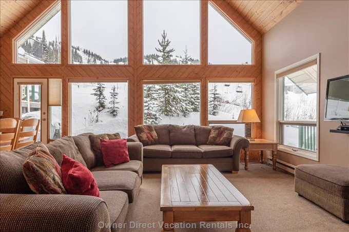 Authentic Ski Chalet Backing onto Alpine Chairlift Laundry Hot tub Great Ski/out. ID 203204 OwnerDirect.ca