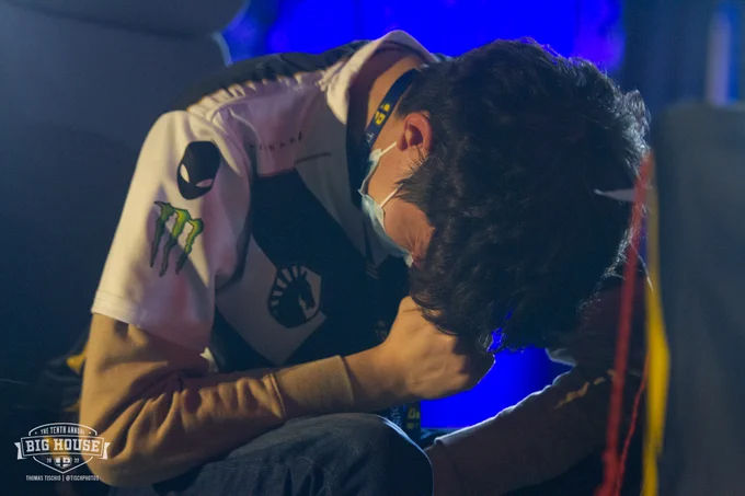 Liquid Riddles celebrating his win at The Big House 10.
