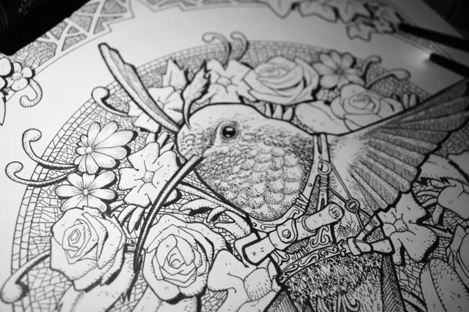 Plan rapproché d'un dessin d'un colibri dans le style art nouveau / steampunk