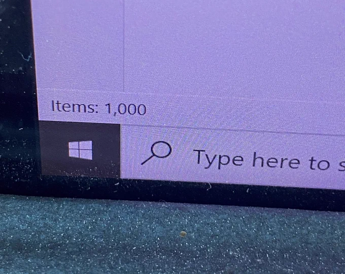 Image of email inbox indicating there are 1000 items in the inbox.