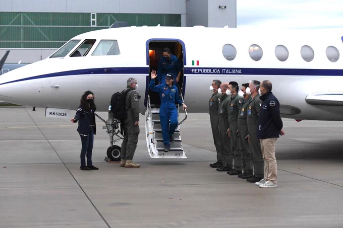 Samantha arrives in Cologne